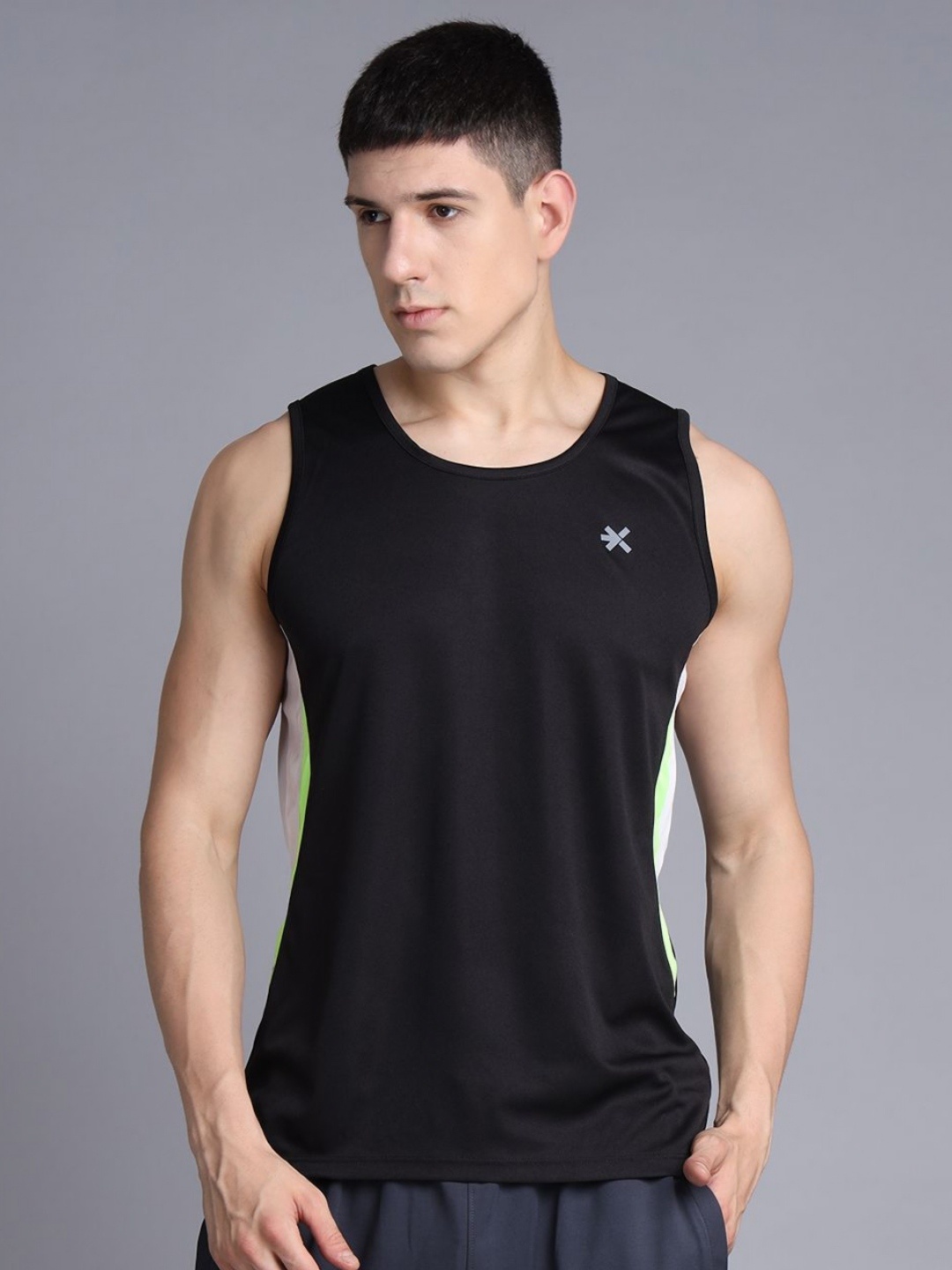 

HRX by Hrithik Roshan Men Solid Round Neck T-shirt, Black