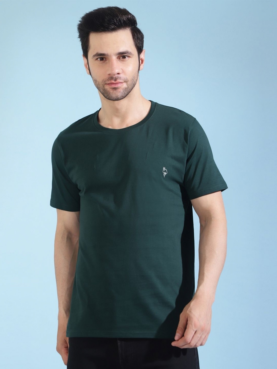 

MANTICORE Men Solid Round Neck Cotton T-shirt, Green