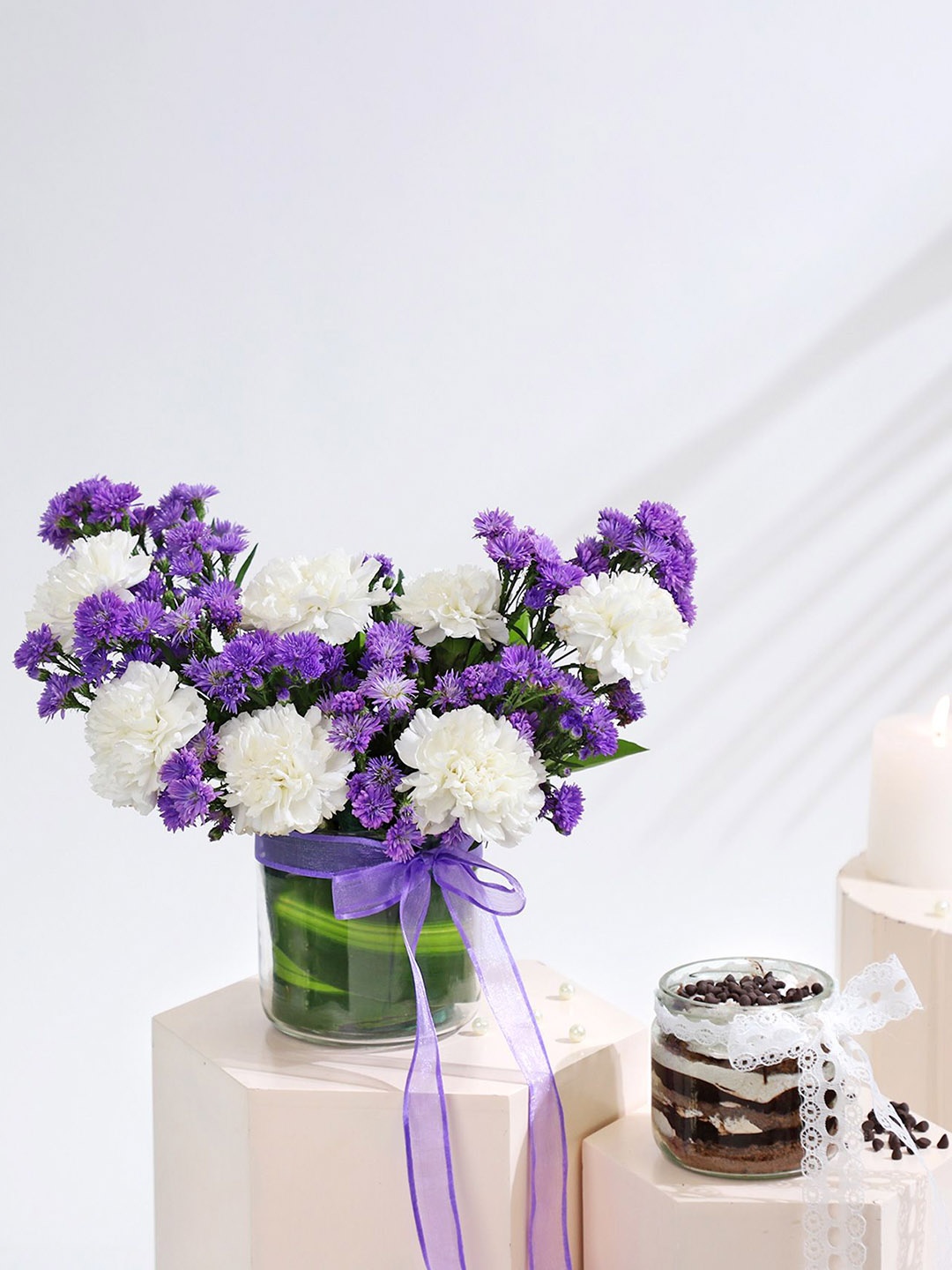 

IGP Chocolate chips Cake, White