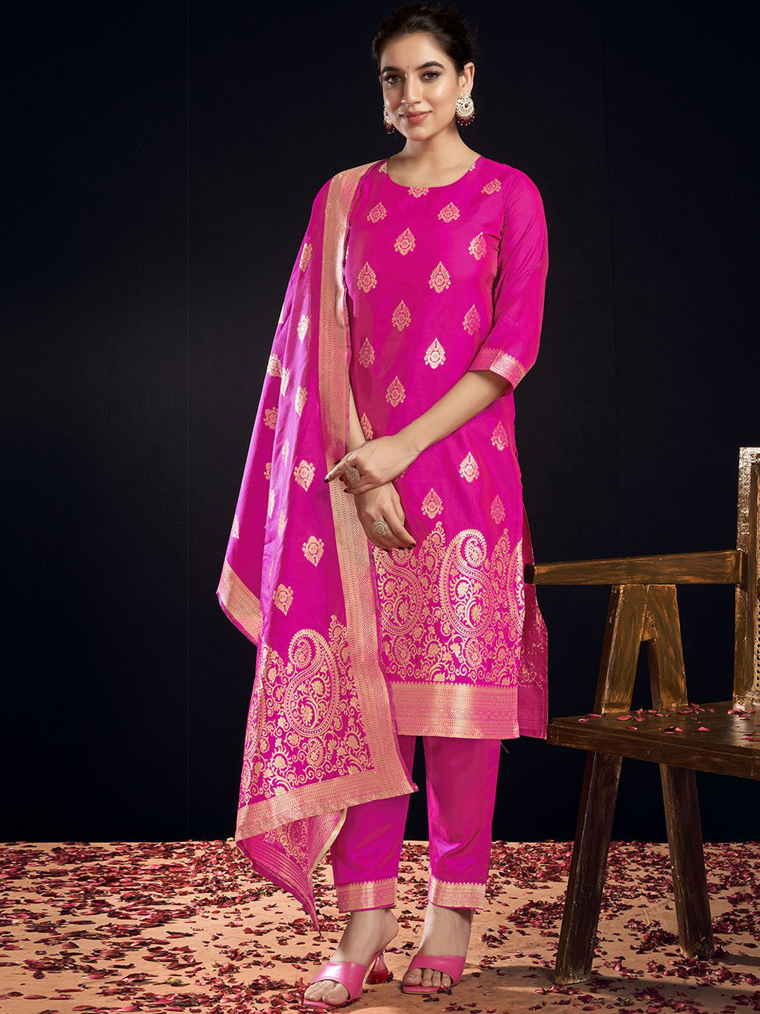 

SKYLEE Ethnic Motifs Woven Design Straight Kurta With Trousers & Dupatta, Gold