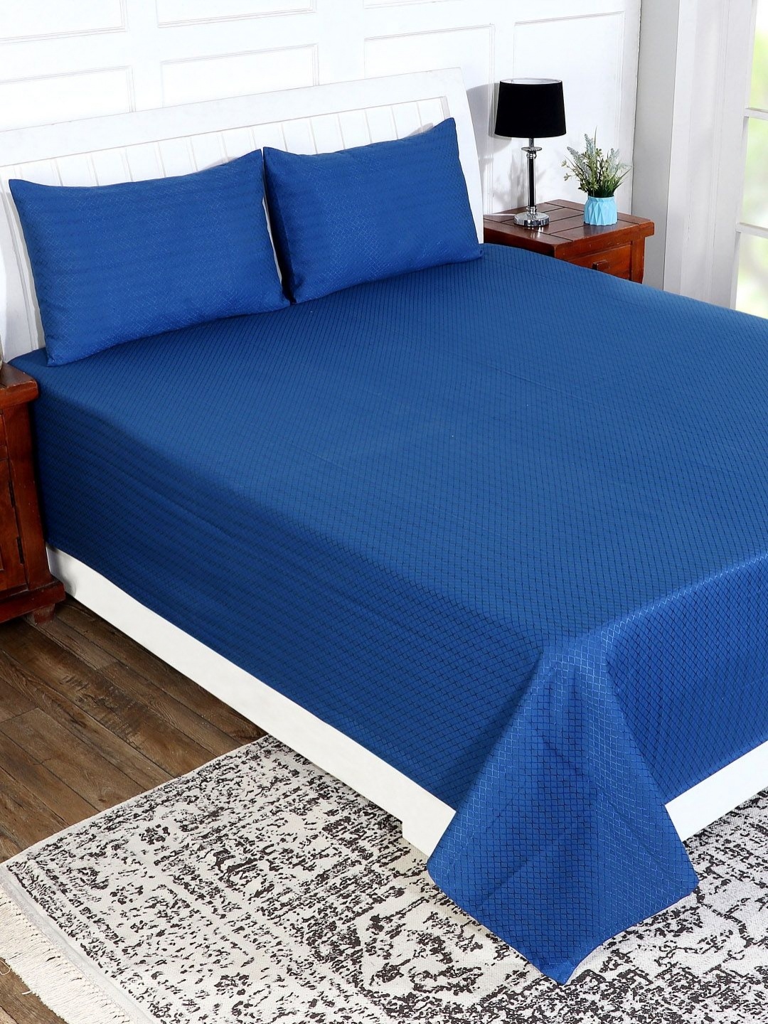 

Soumya Blue Checked Cotton Double King Bed Cover With Pillows