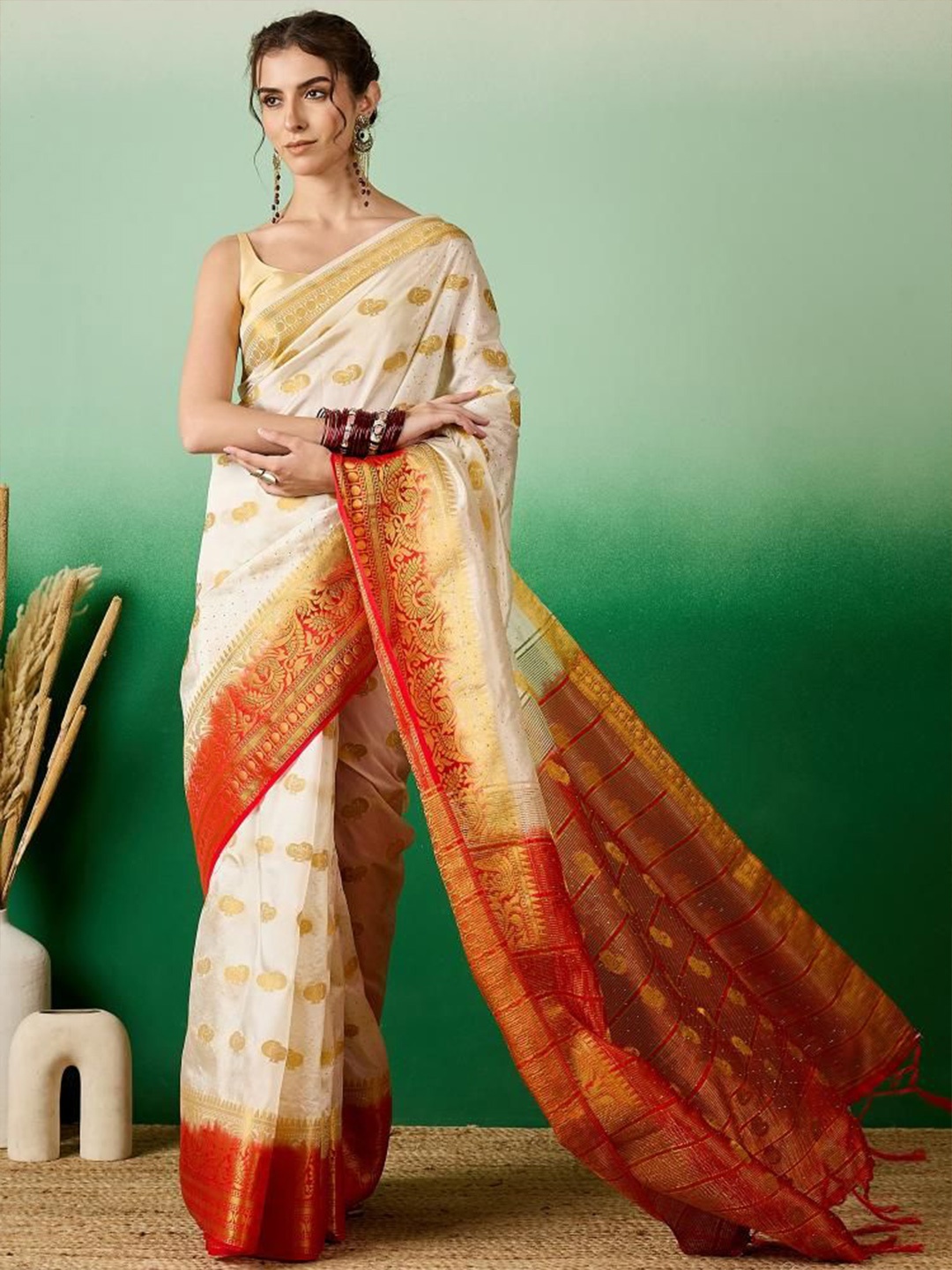 

Sangria Banarasi Woven Design Zari Festive Saree, White