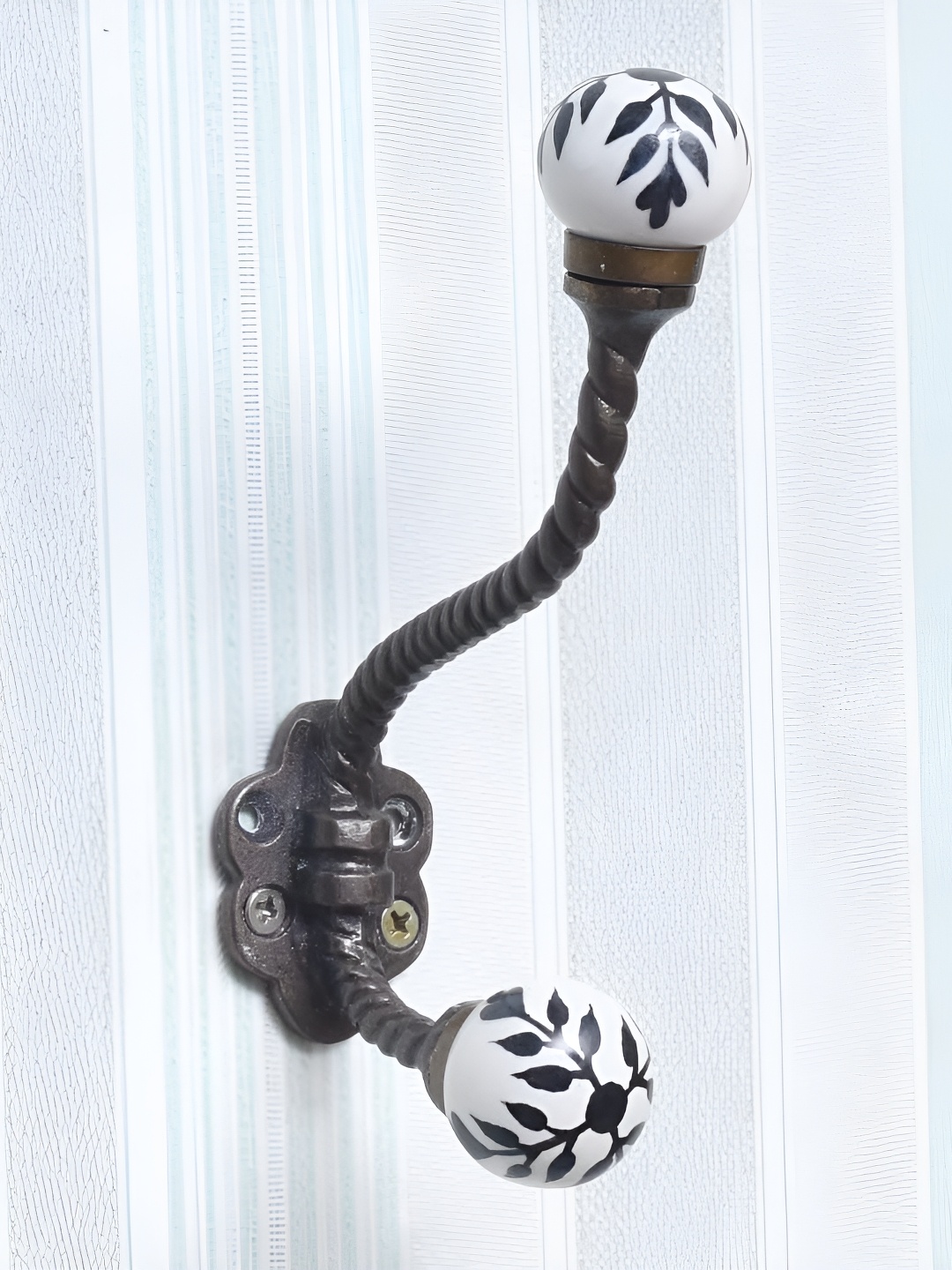 

Indianshelf Black & White 4 Pieces Textured Hooks