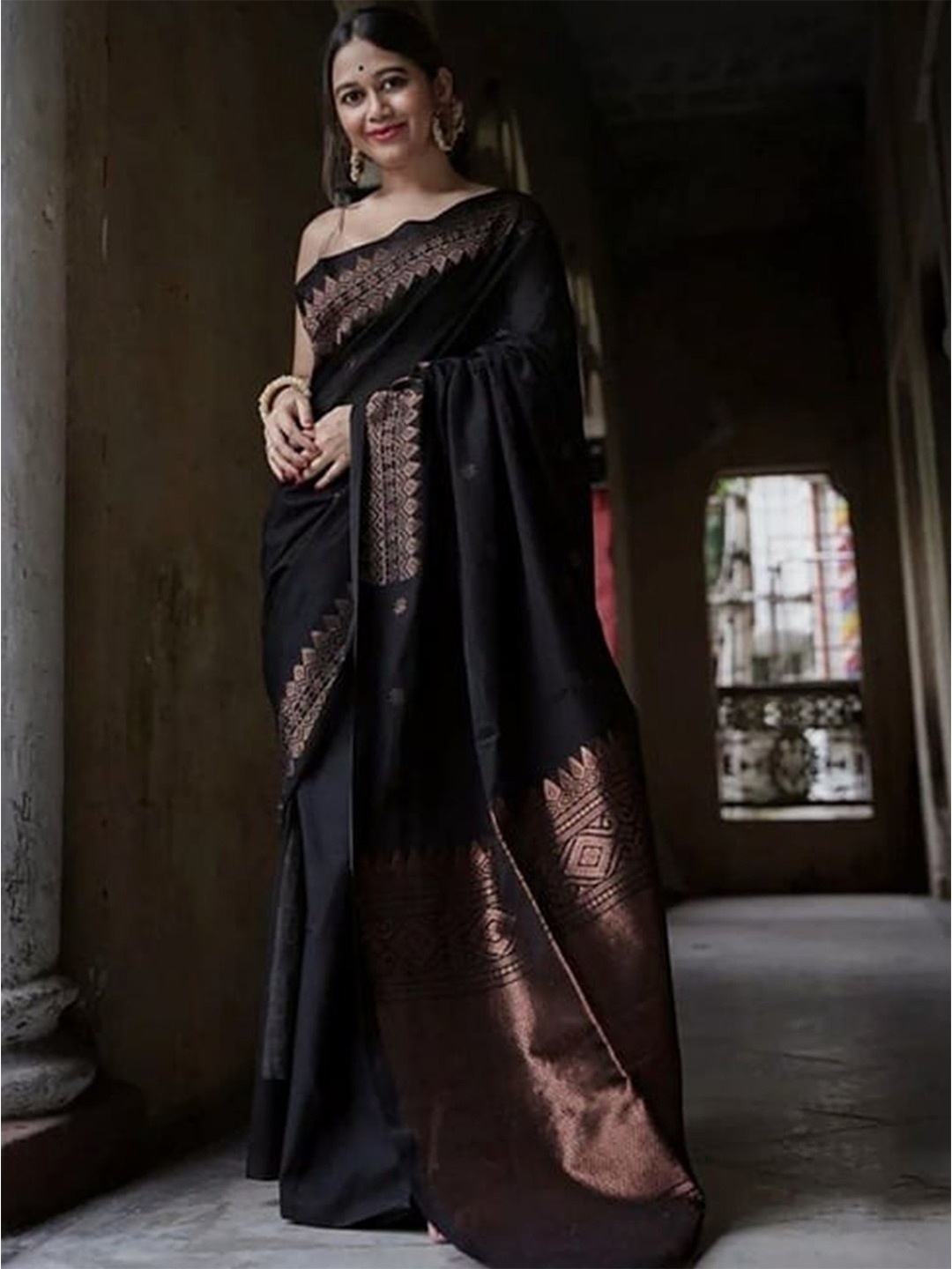 

SANJANA SILK Ethnic Motif Zari Woven Chanderi Saree, Black