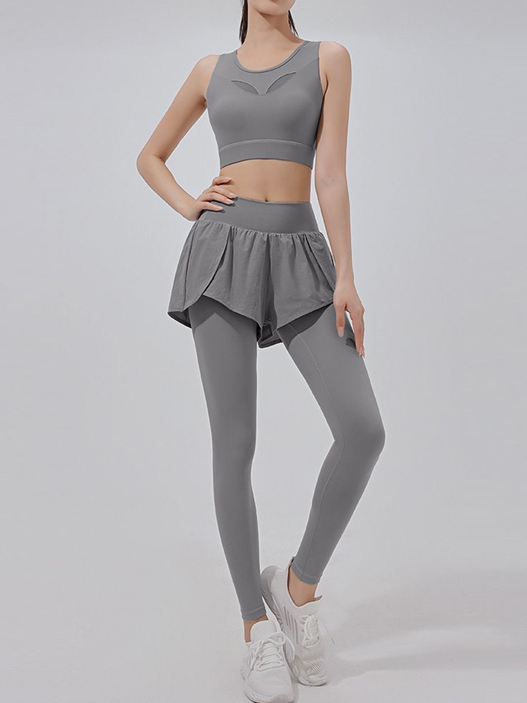 

LULU & SKY Top, Grey