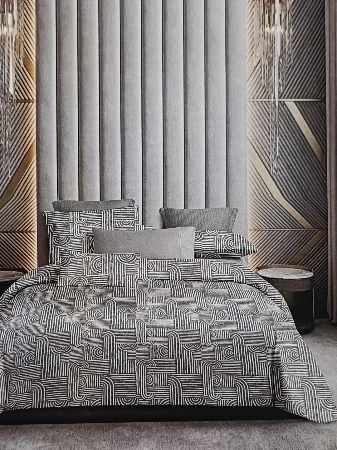 

Signature White & Grey Striped 160 TC King Bedsheet with 2 Pillow Covers
