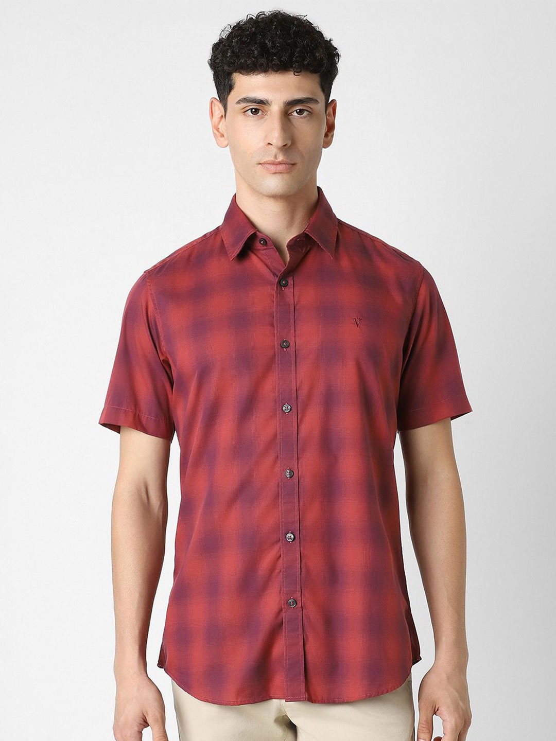 

Van Heusen Sport Men Spread Collar Checked Cotton Slim Fit Casual Shirt, Red