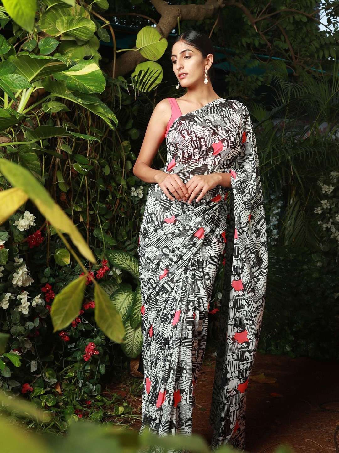 

IZU Lost in the Crowd Pure Georgette Block Print Saree, White