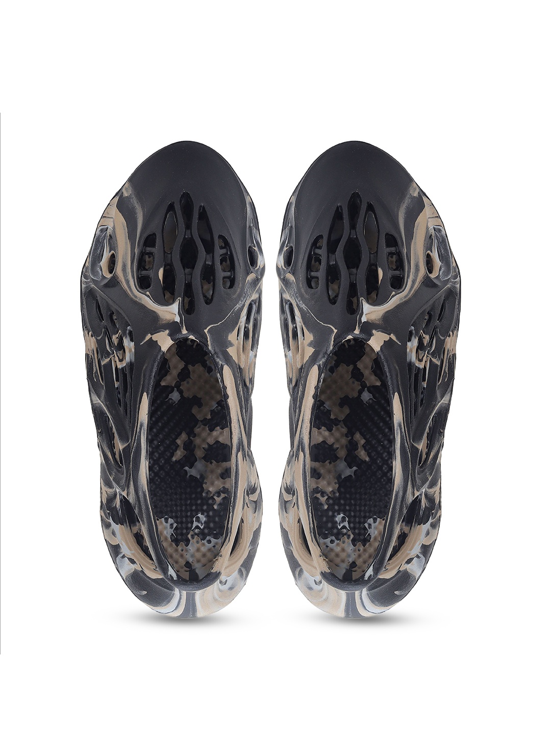 

CASSIEY Men Printed Rubber Clogs, Grey
