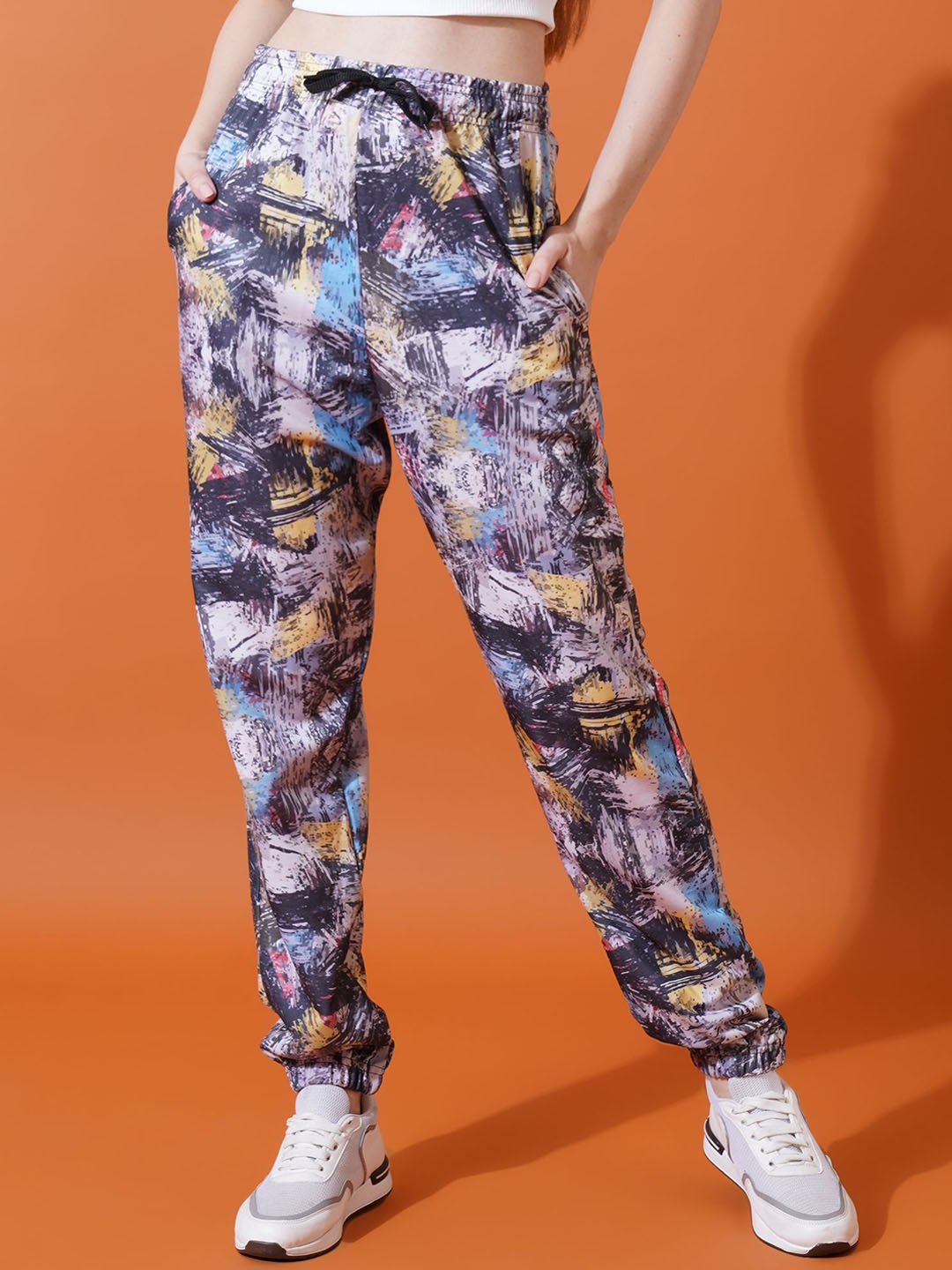 

FFLIRTYGO Women Printed Mid-Rise Joggers, Black