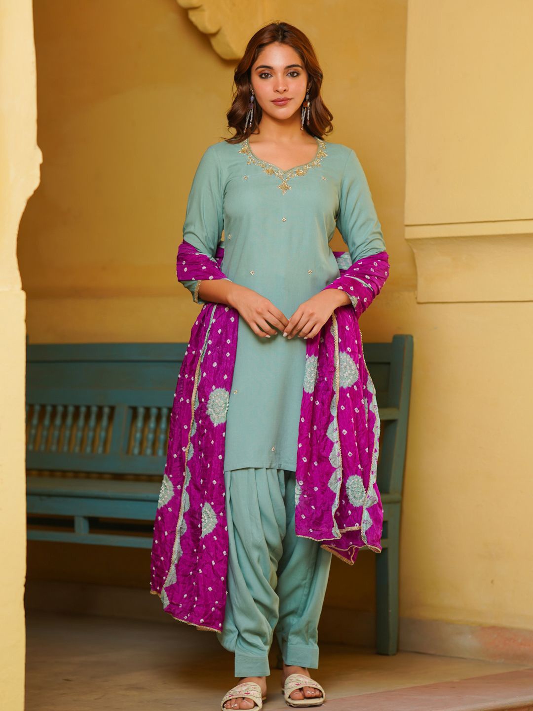 

Ambraee Floral Embroidered Regular Zari Straight Kurti With Patiala & Dupatta, Turquoise blue