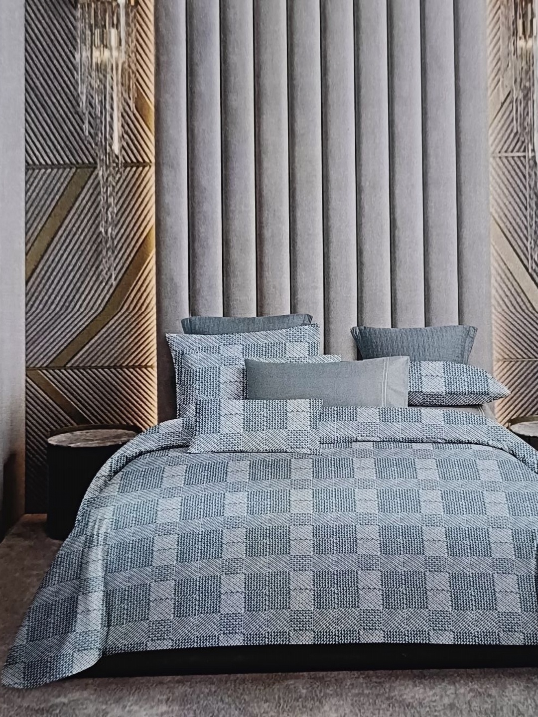 

Signature Blue Geometric 160 TC King Bedsheet with 2 Pillow Covers