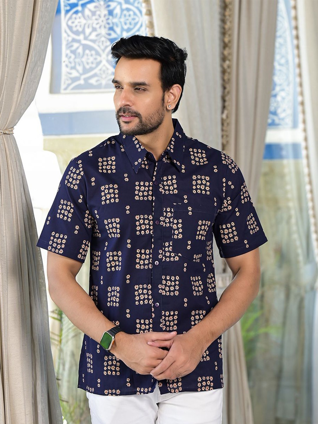 

AKS Men Spread Collar Ethnic Motifs Printed Cotton Casual Shirt, Navy blue