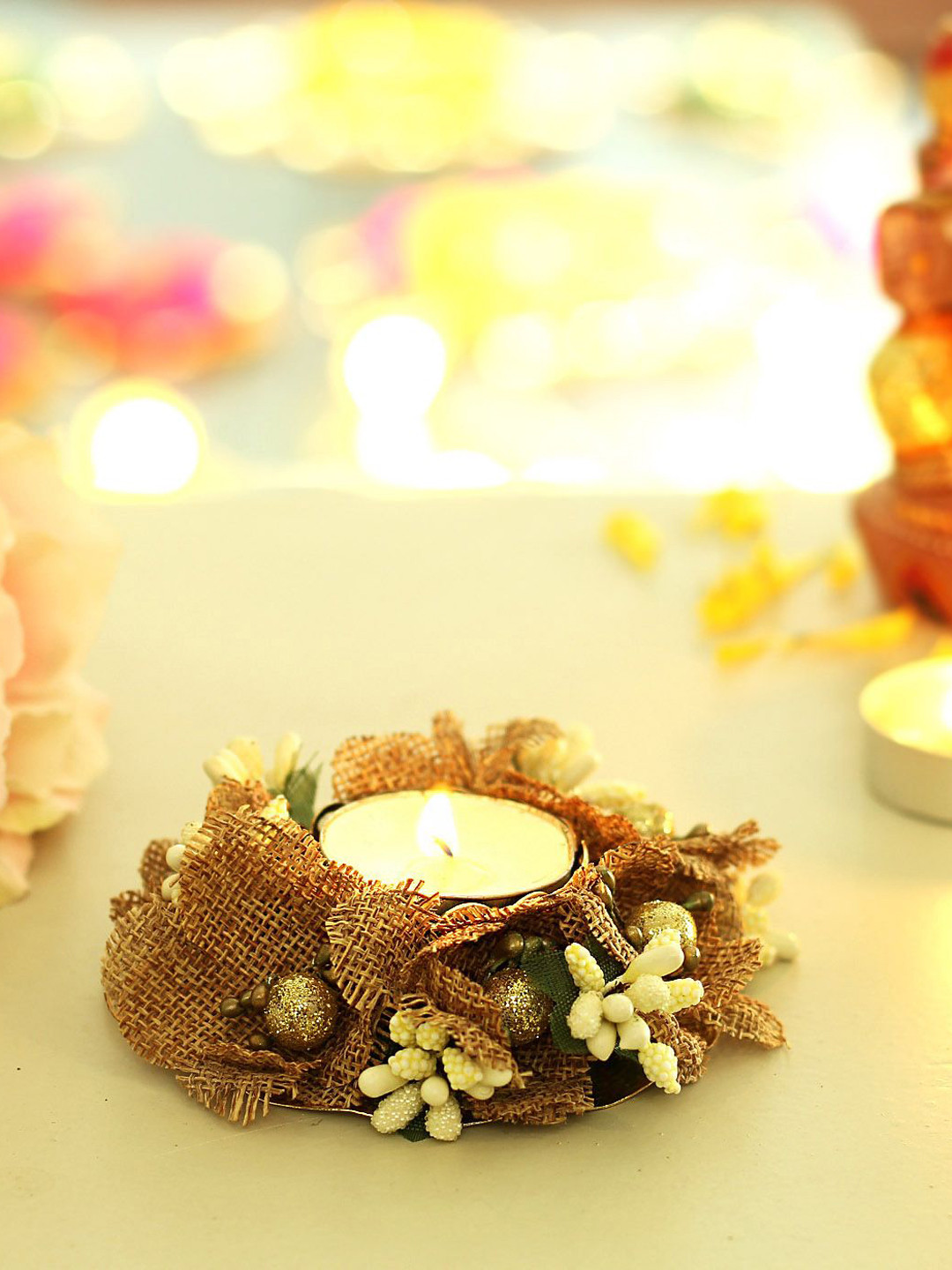 

IGP Brown & White Flower Designed Tea Light Holder