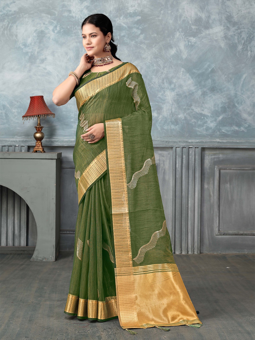 

ALAGINI Embellished Sequinned Saree, Green