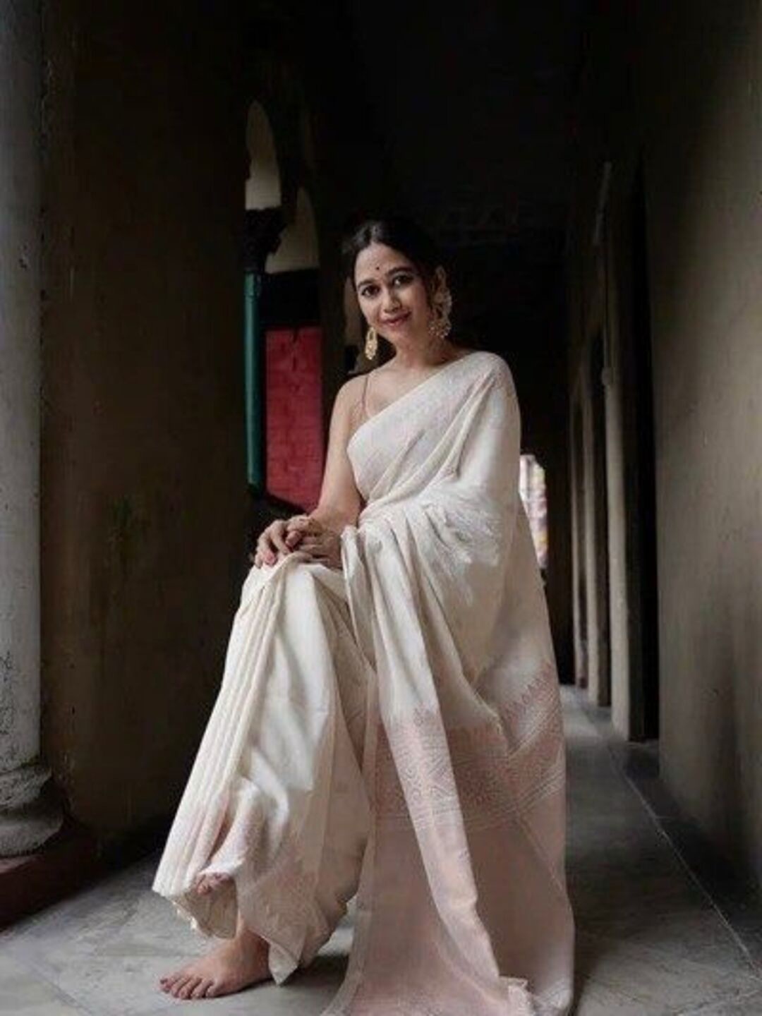

SANJANA SILK Floral Zari Art Silk Chanderi Saree, White