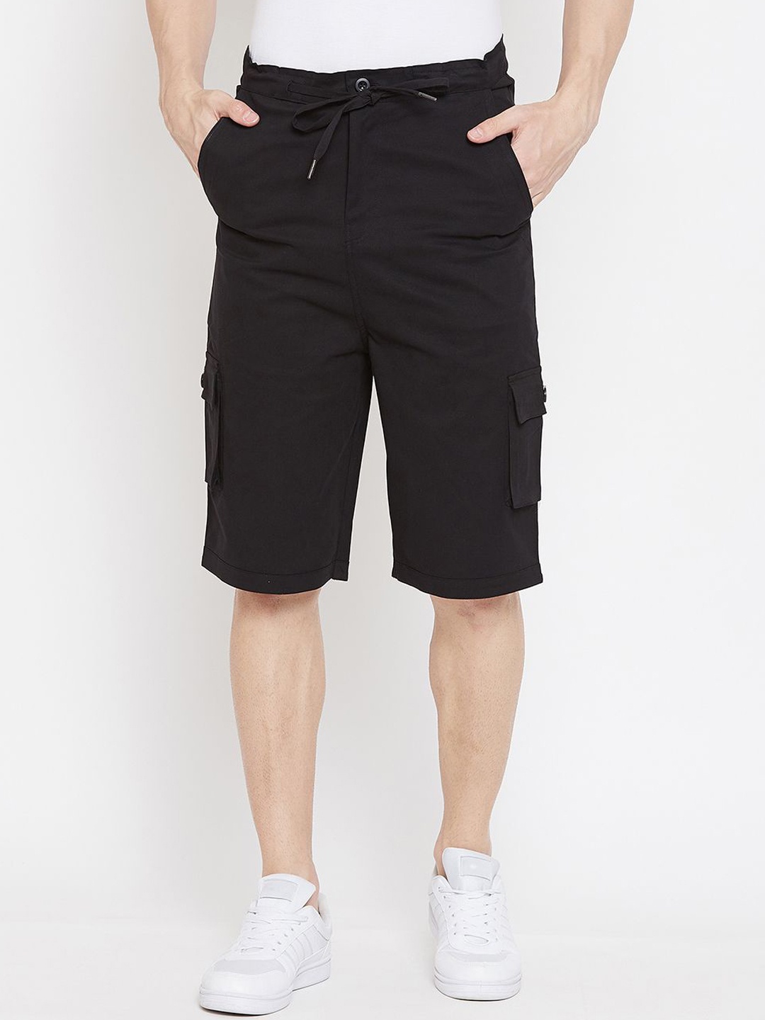 

Hypernation Men Cotton Mid-Rise Cargo Shorts, Black