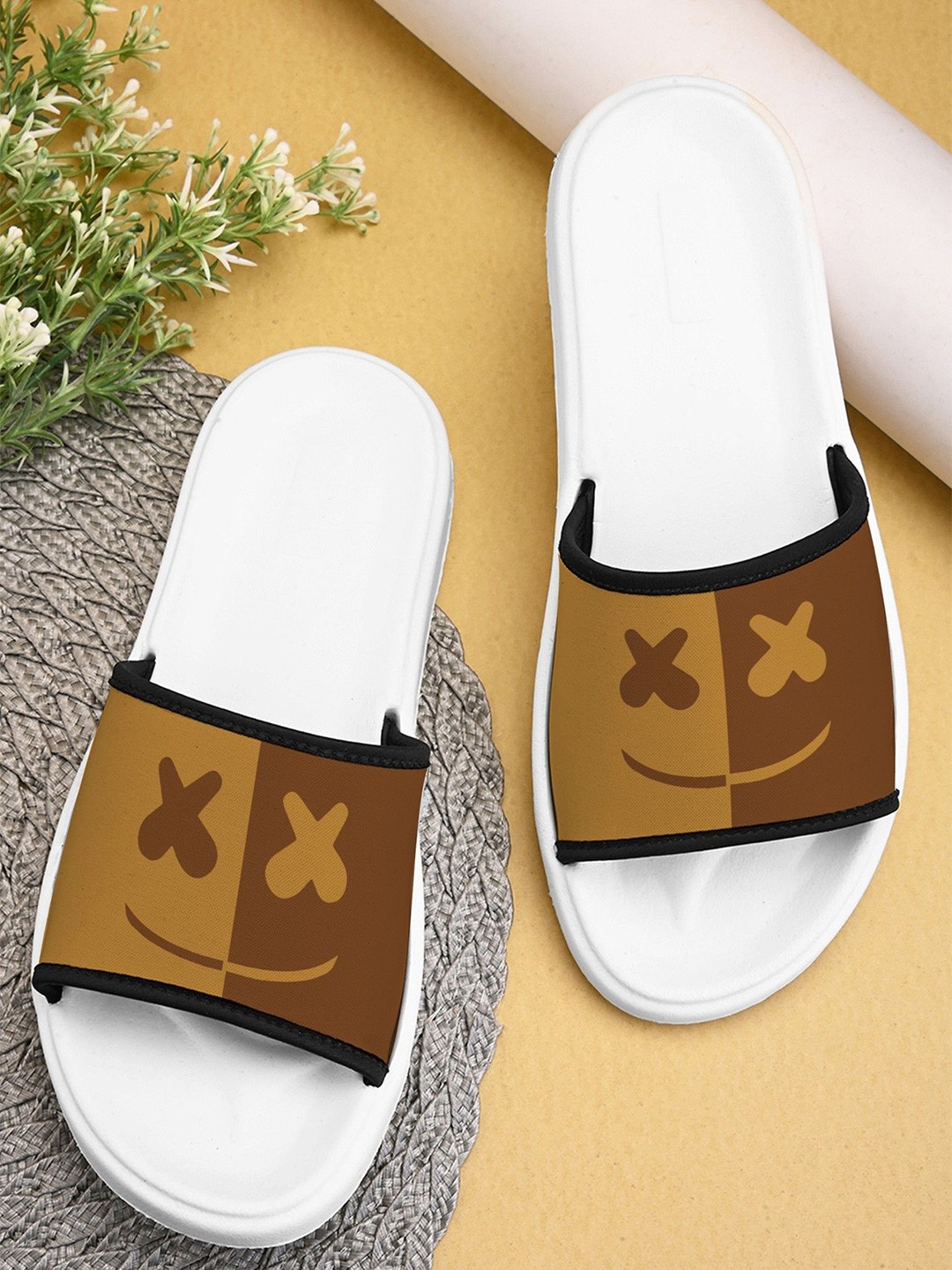 

BOOTCO Women Printed Rubber Sliders, Beige