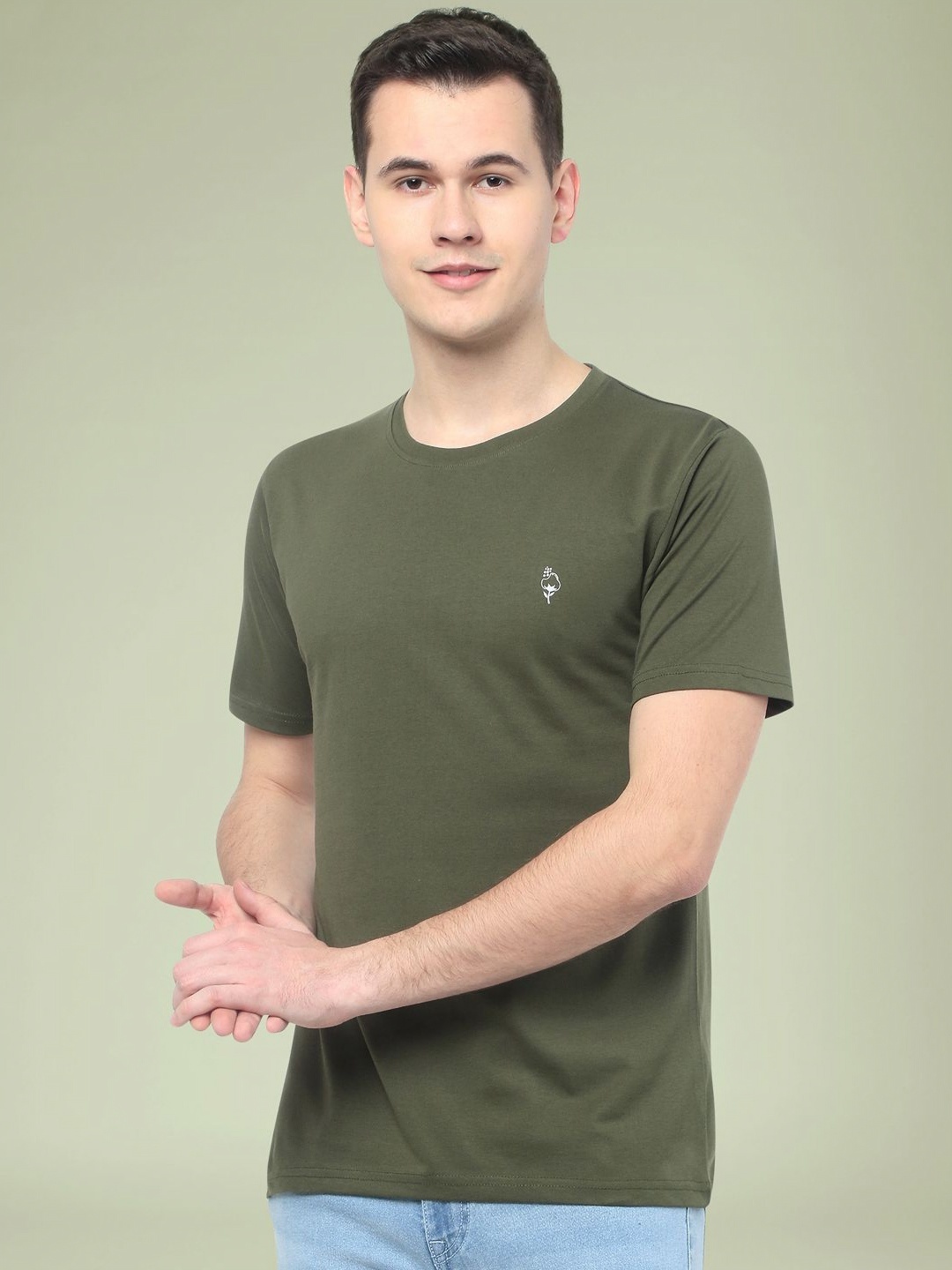

MANTICORE Men Solid Round Neck Cotton T-shirt, Green