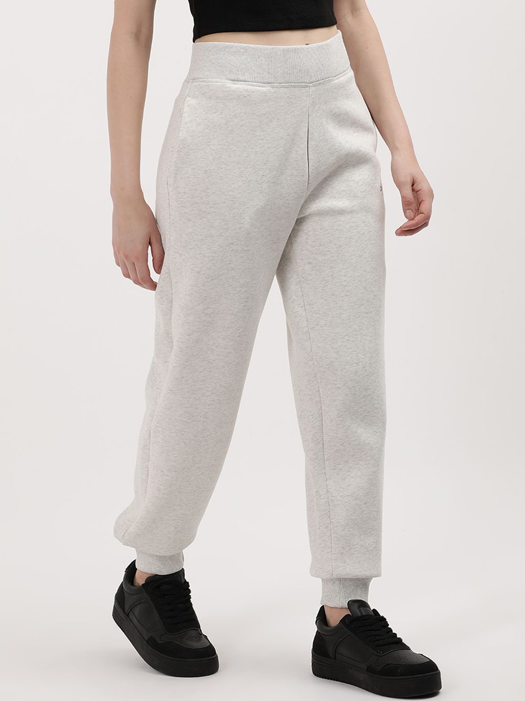 

Calvin Klein Jeans Women Relaxed Fit Mid- Rise Joggers, Grey