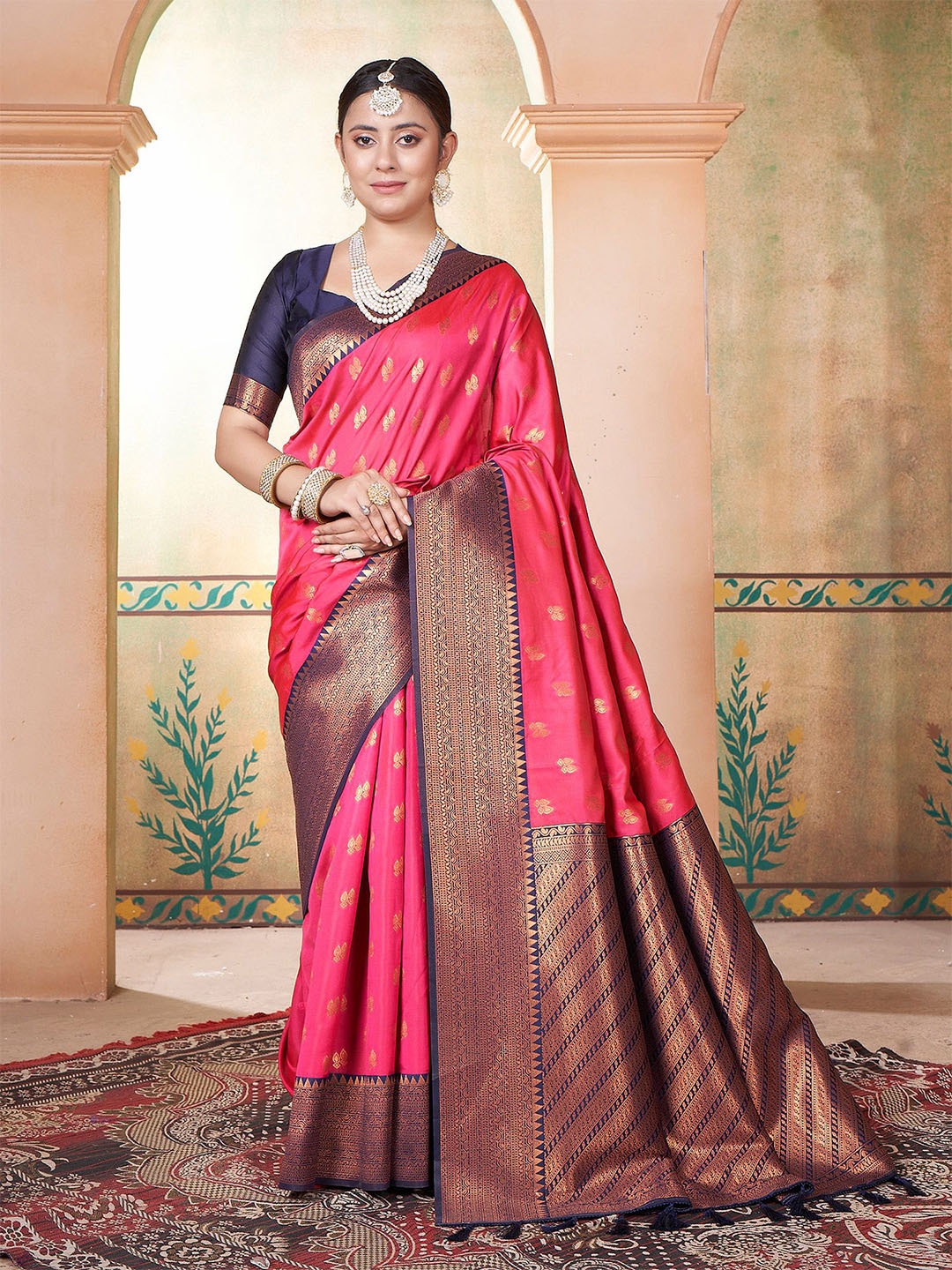 

Anouk Ethnic Motifs Woven Design Kanjeevaram Saree, Pink