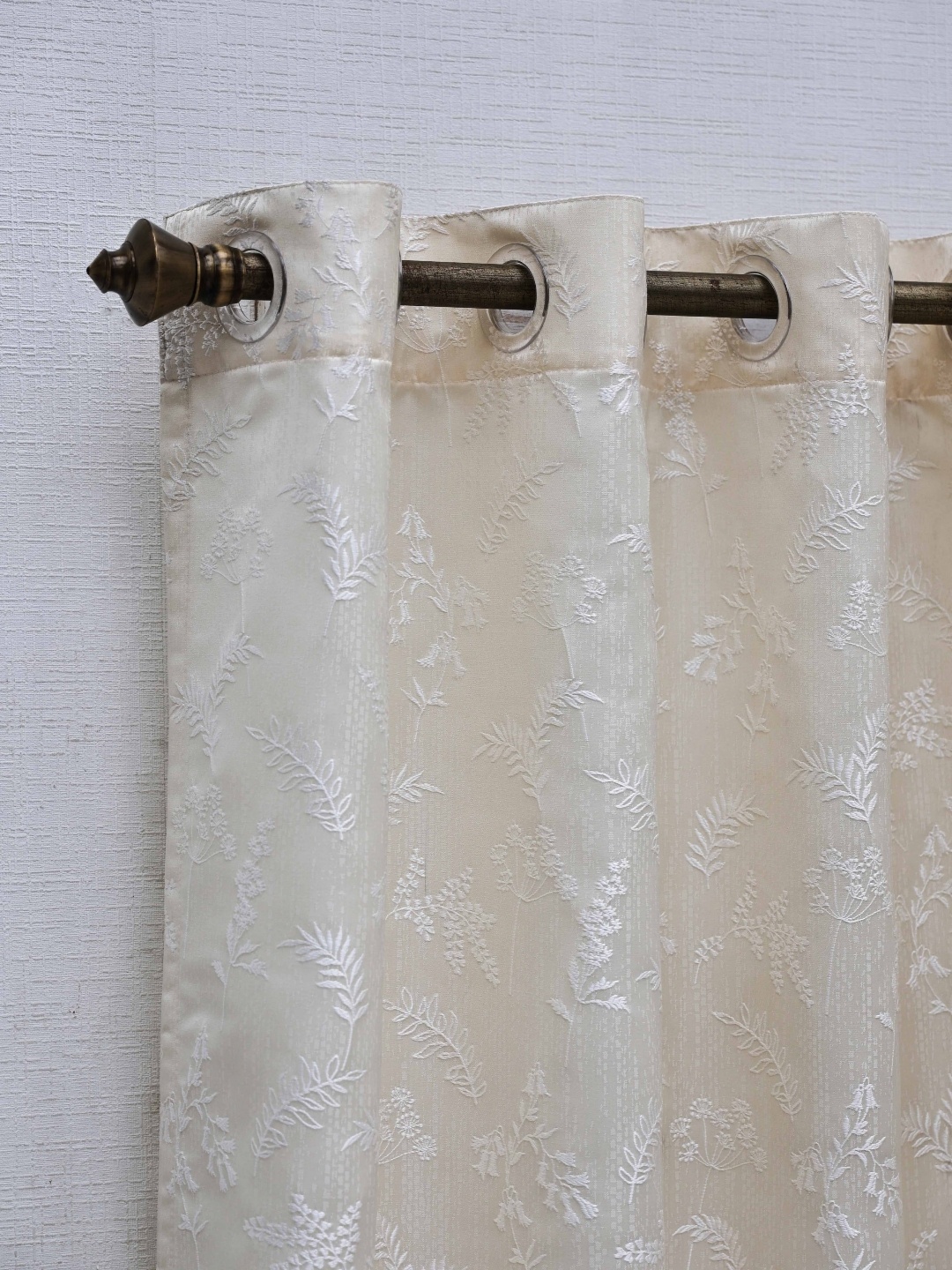 

Ariana Cream-Coloured & Silver-Toned Floral Printed Room Darkening Jacquard Window Curtain