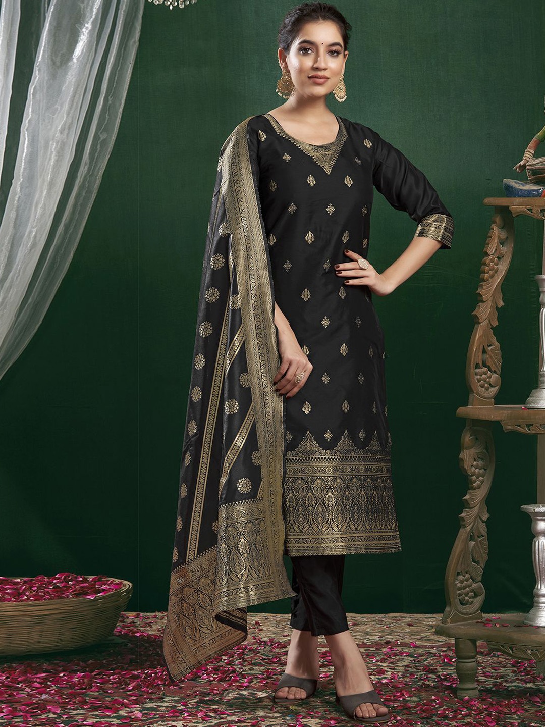 

SKYLEE Ethnic Motifs Woven Design Straight Kurta With Trousers & Dupatta, Black
