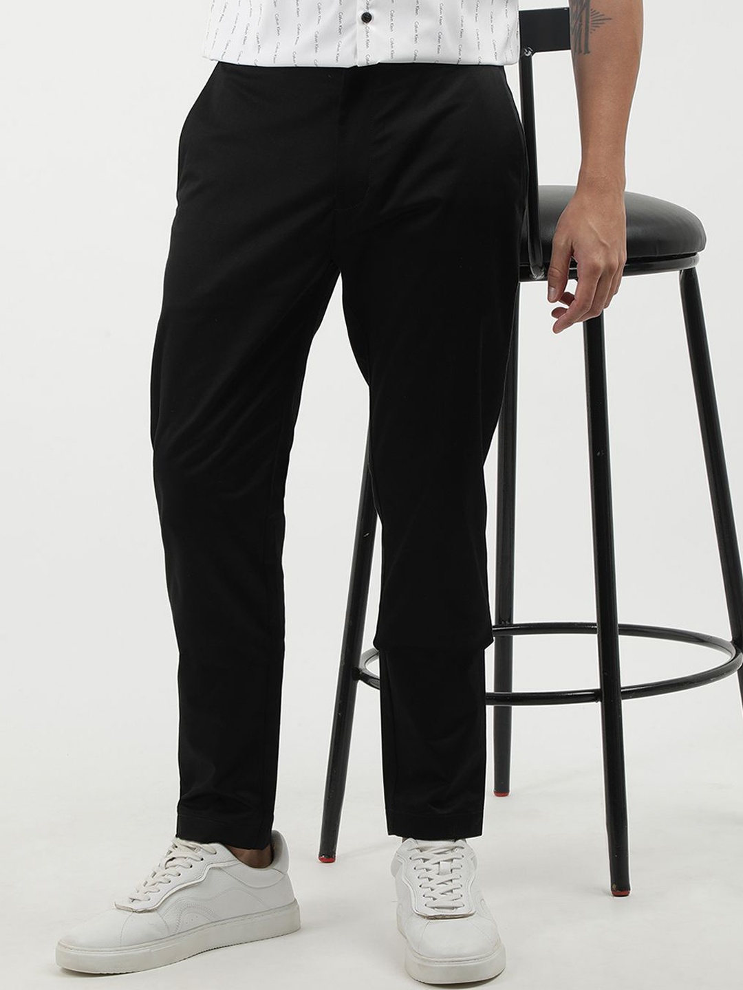 

Calvin Klein Jeans Men Tapered Fit Mid-Rise Flat-Front Chinos Trousers, Black