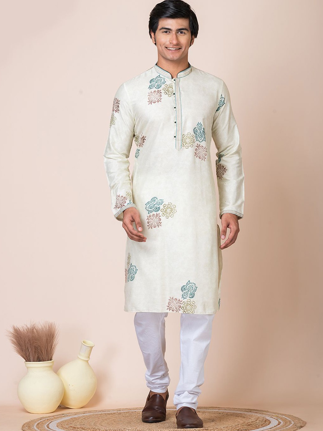 

HU - Handcrafted Uniquely Ethnic Motifs Printed Mandarin Collar Silk Straight Kurta, Green