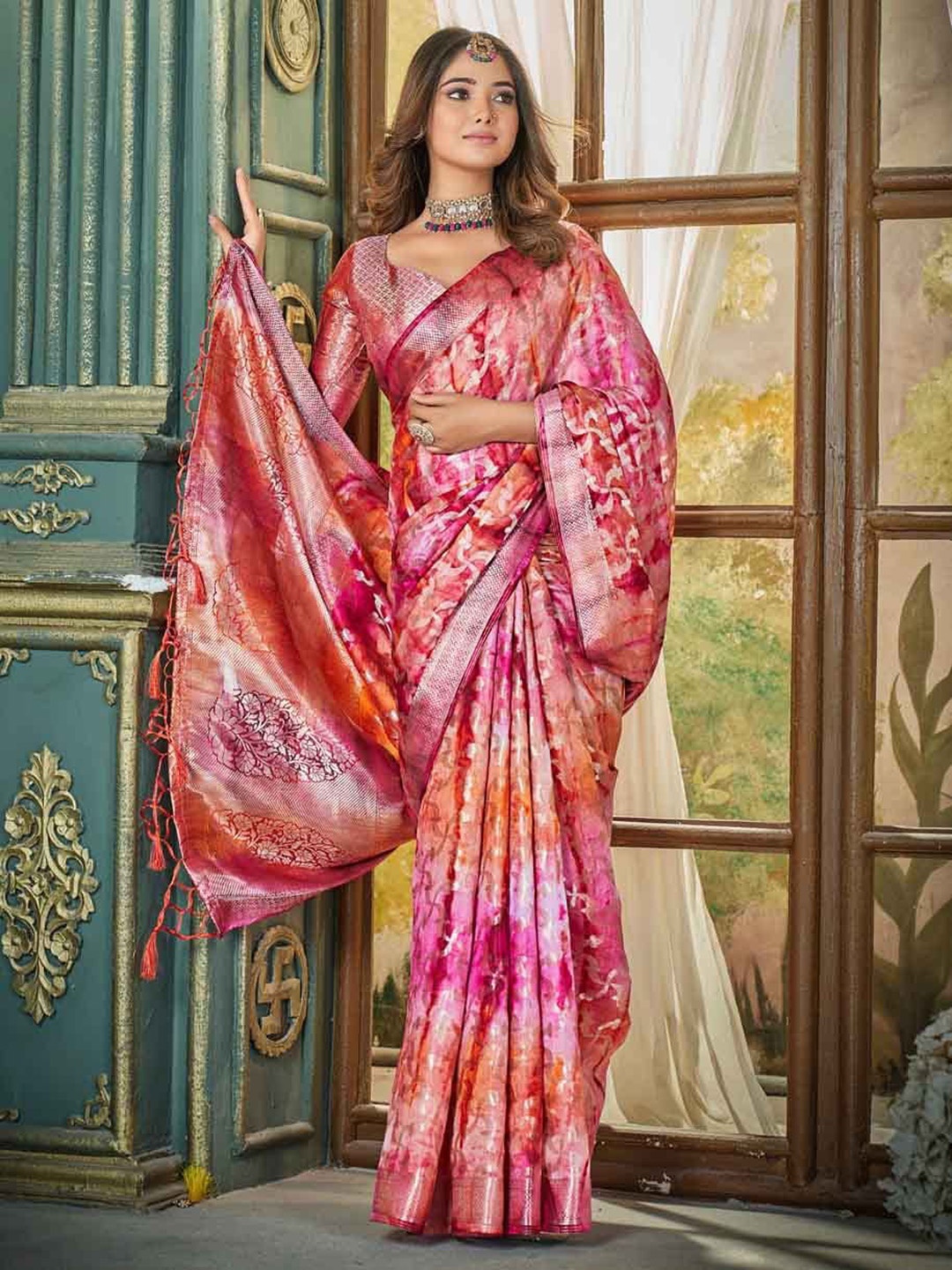 

Meena Bazaar Ethnic Motifs Woven Design Zari Saree, Pink