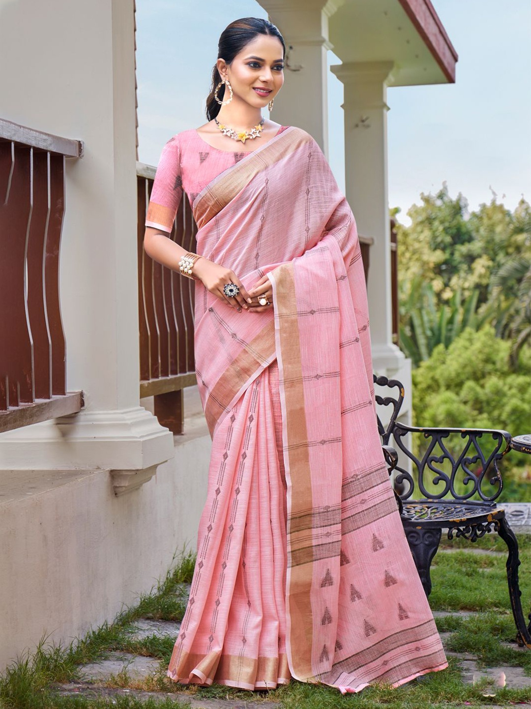 

Fashion Petals Woven Design Zari Saree, Pink