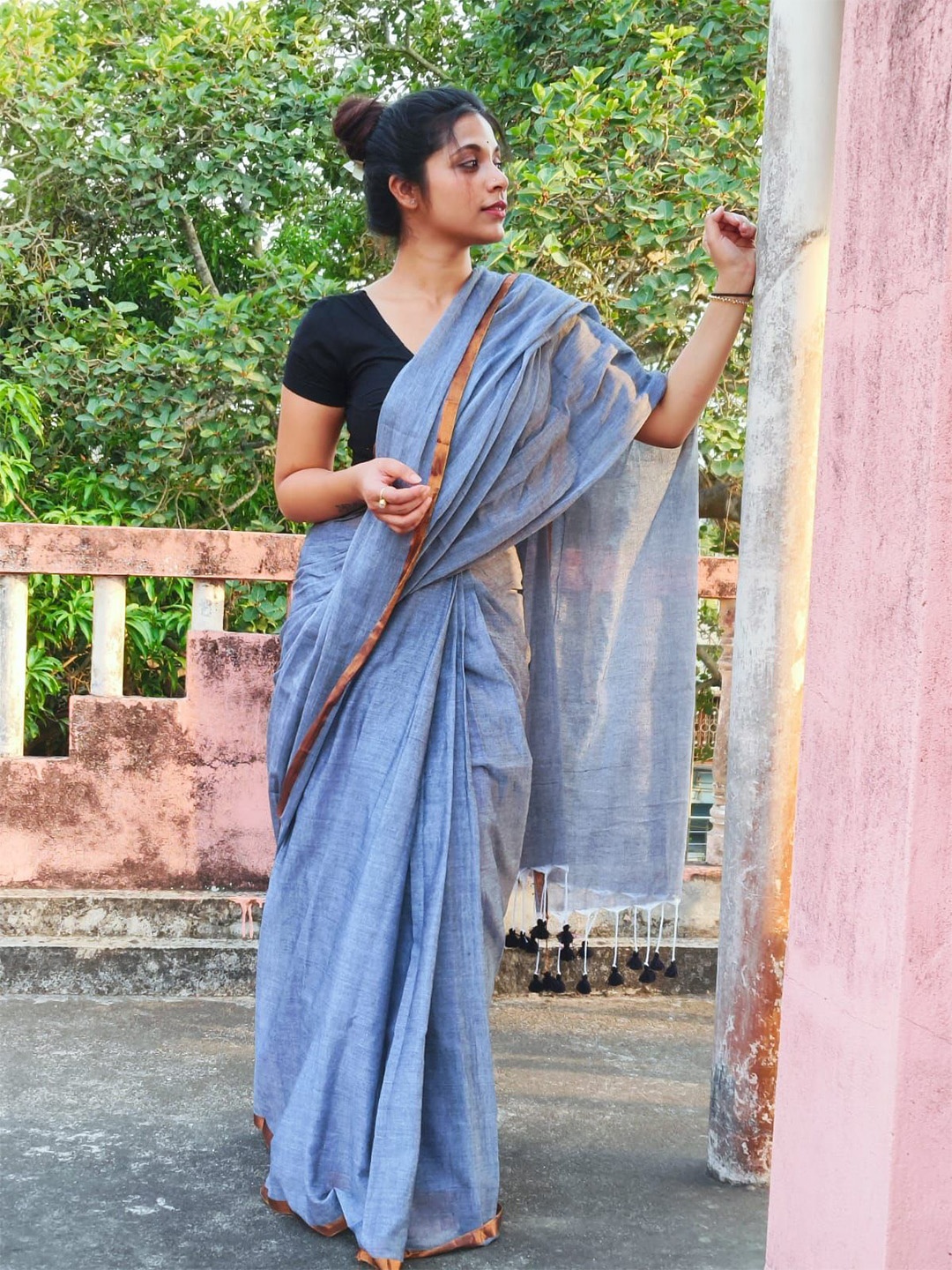 

Ruuprekha Zari Pure Cotton Solid Saree, Blue