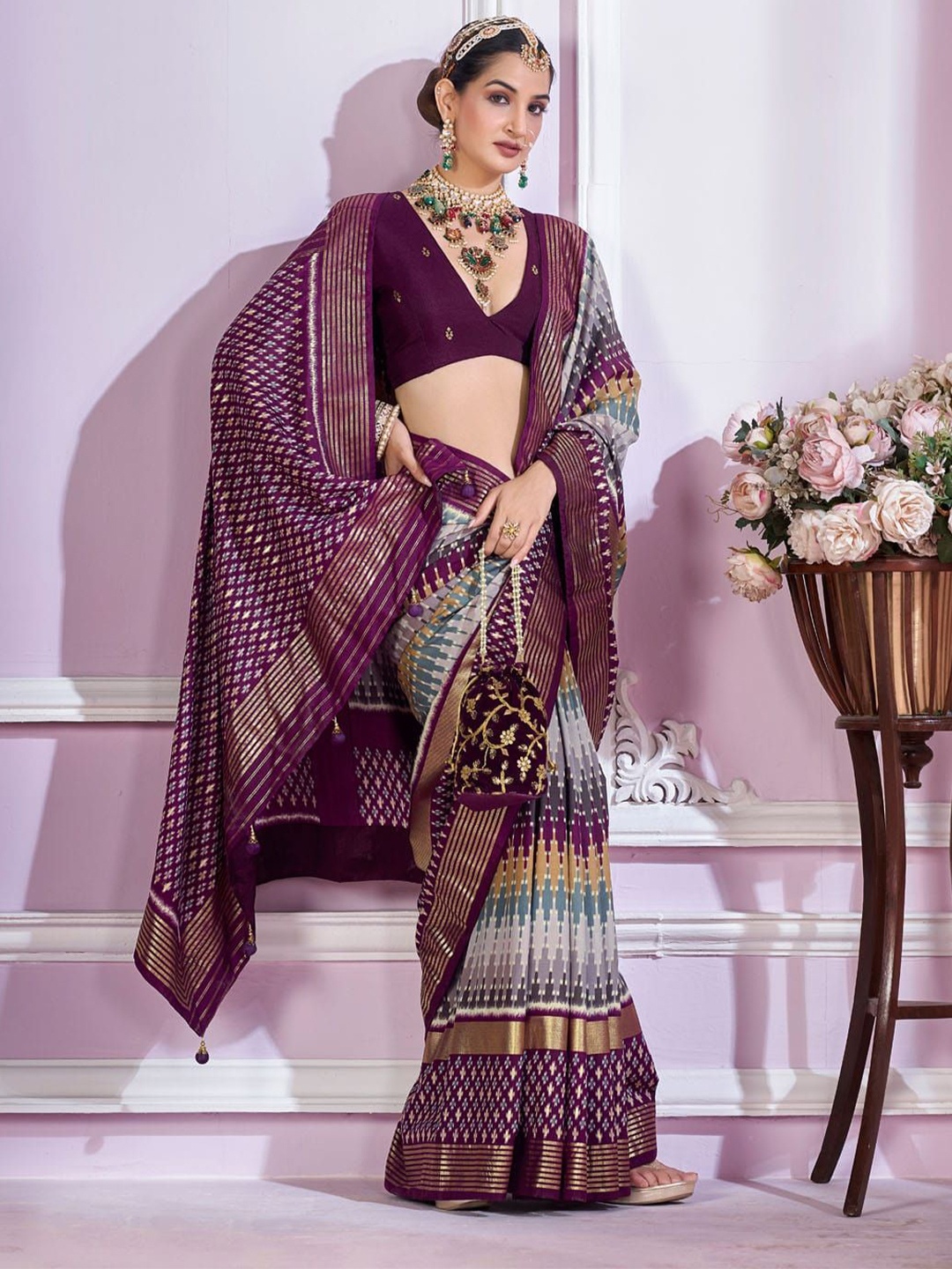 

Meena Bazaar Woven Design Zari Saree, Burgundy