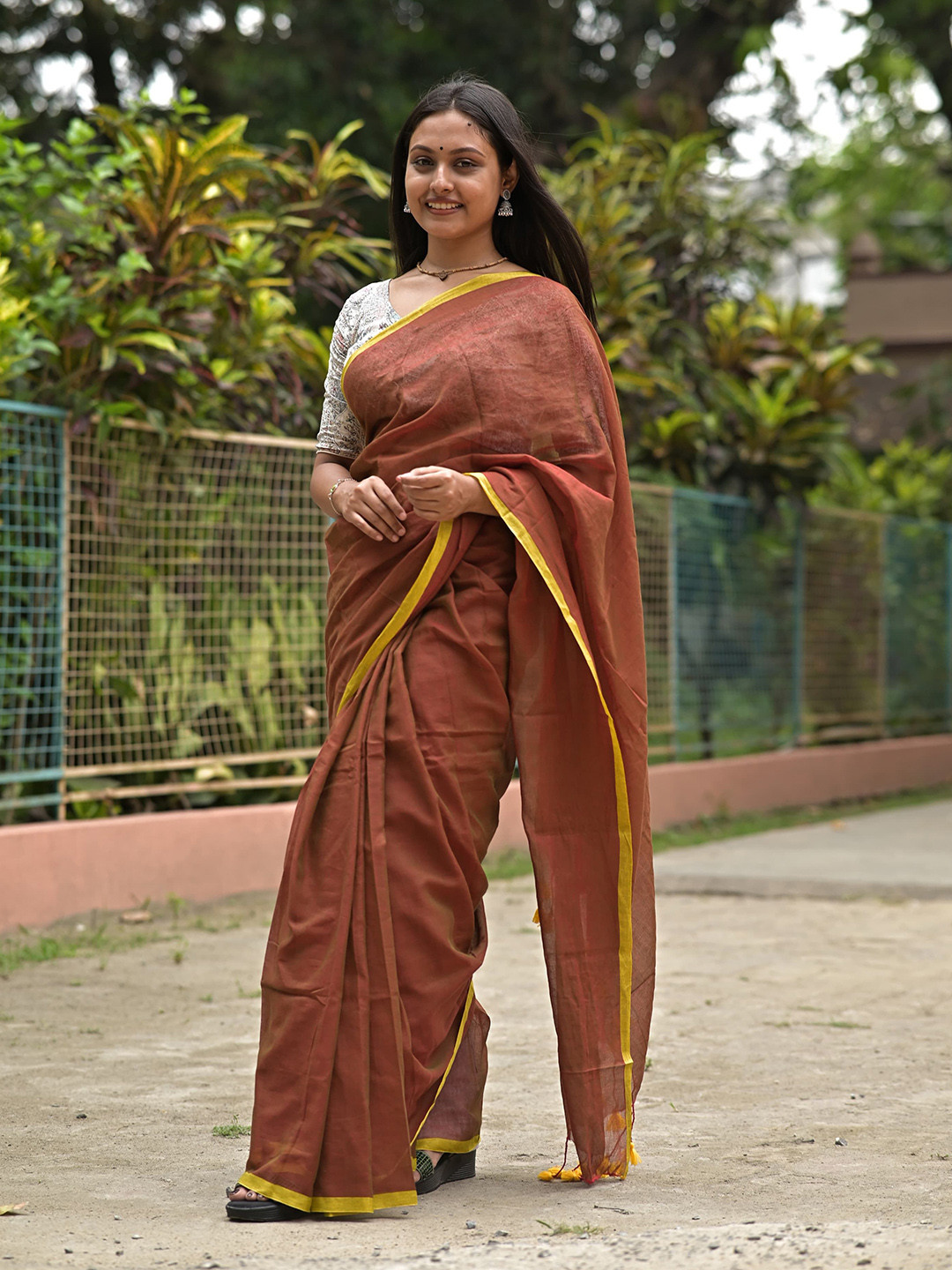 

Ruuprekha Pure Cotton Khadi Saree, Coffee brown
