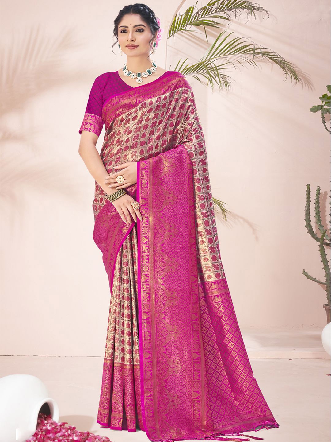 

SANGAM PRINTS Woven Design Zari Tussar Saree, Fuchsia