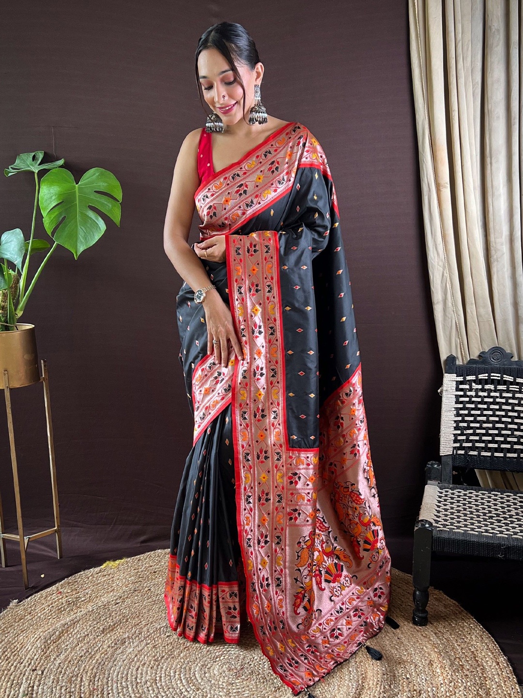 

LeeliPeeri Designer Woven Design Zari Paithani Saree, Black