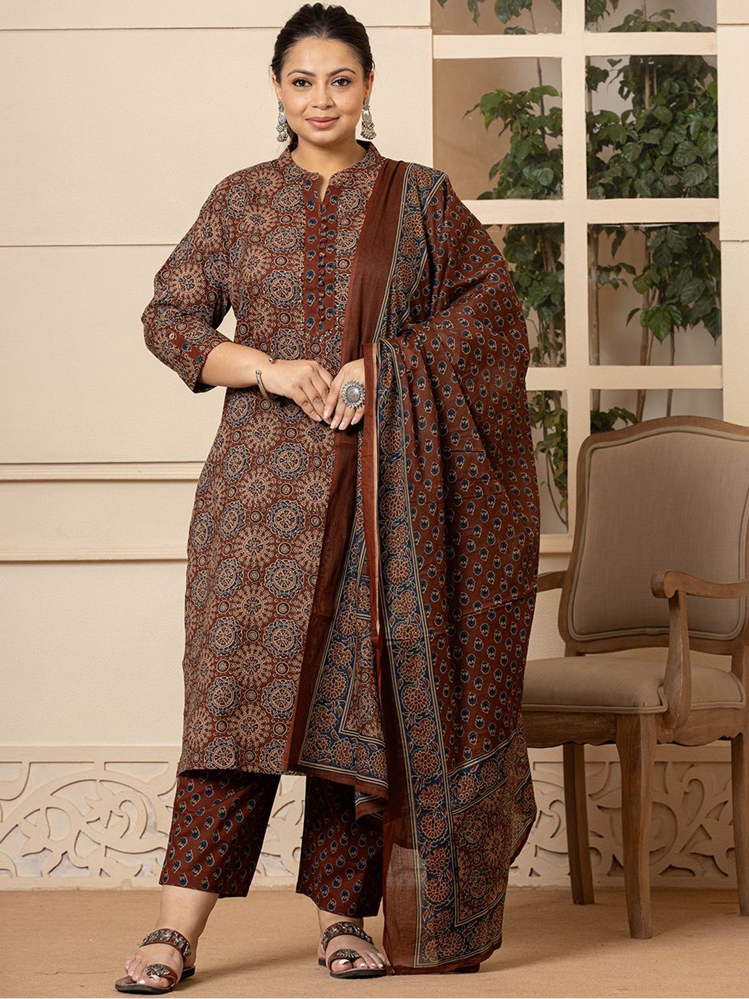 

Yufta Plus Size Printd Sequinned Pure Cotton Straight Kurta With Trousers & Dupatta, Brown
