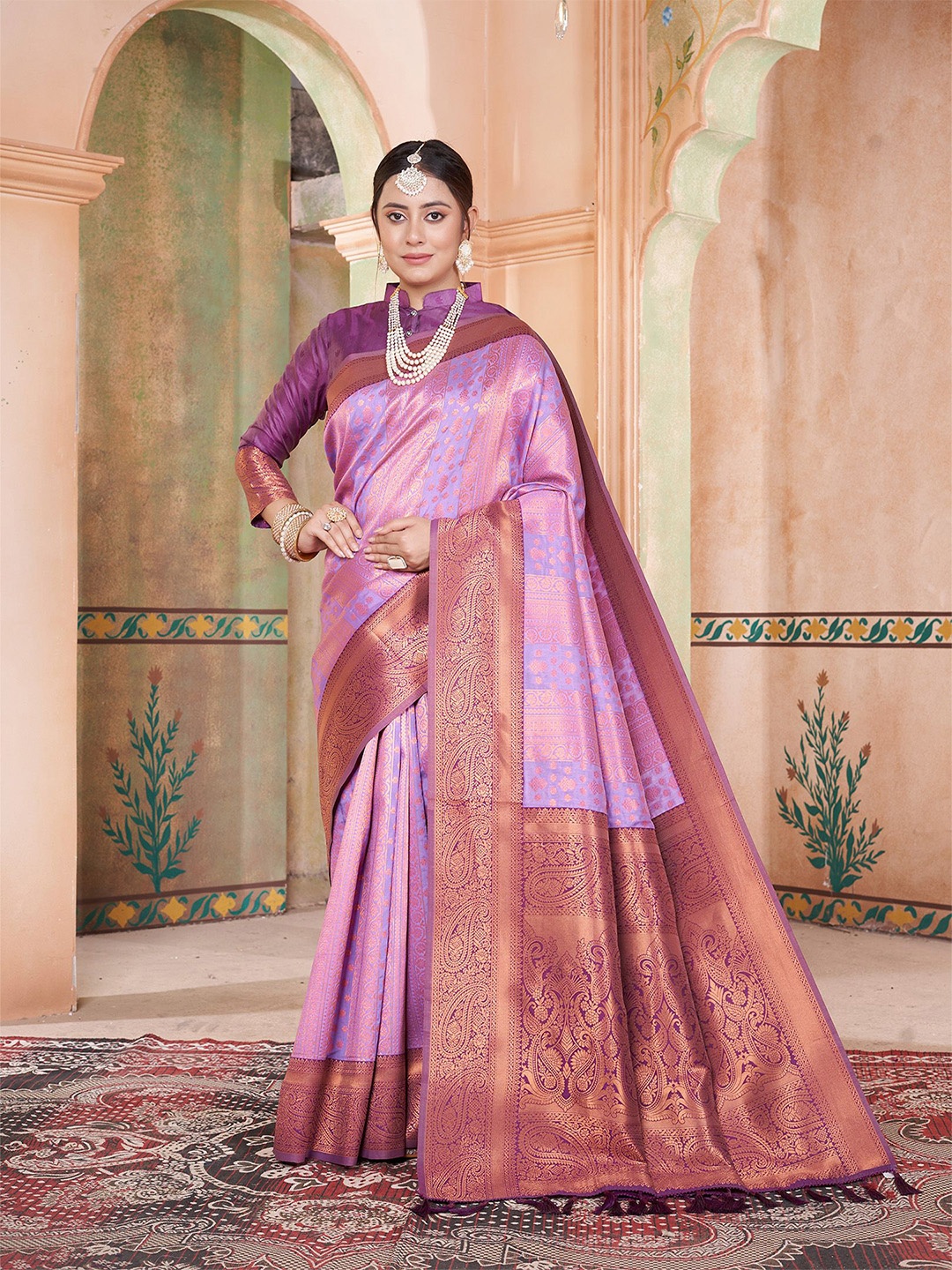 

Anouk Floral Zari Kanjeevaram Saree, Lavender