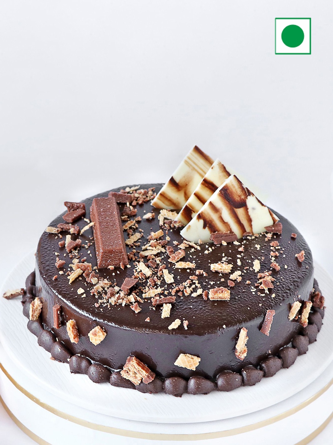 

IGP Crunchy Kit Kat Chocolate Cake (Half Kg), Multi