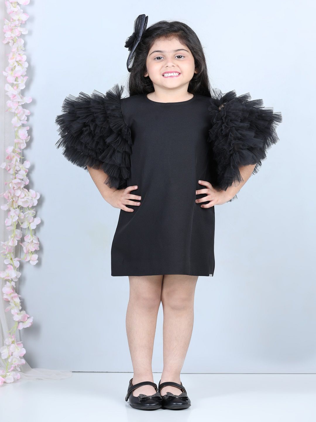 

THE LITTLE CELEBS Girls Round Neck Flutter Sleeve Crepe A-Line Dress, Black