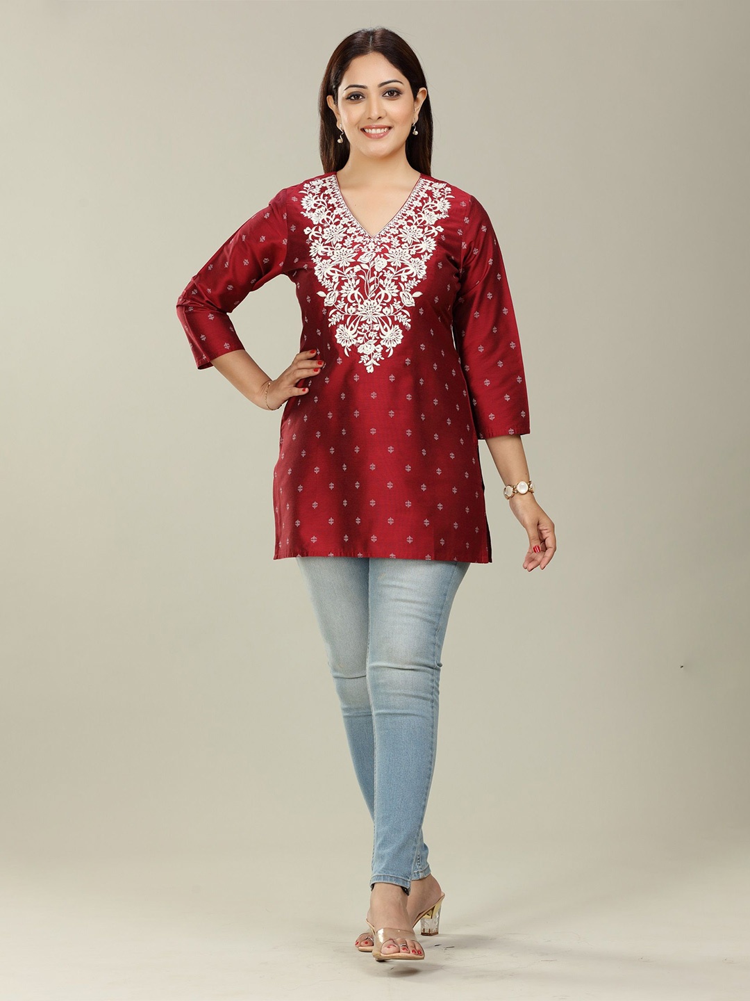 

COTTON CULTURE Floral Embroidered V-Neck Kurti, Maroon