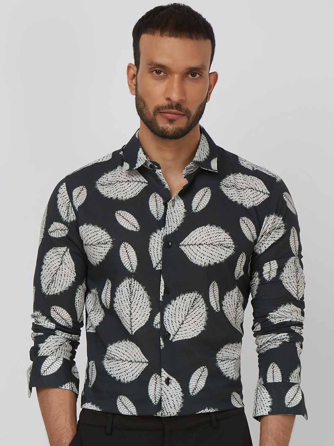 

Mufti Men Spread Collar Tropical Printed Cotton Slim Fit Casual Shirt, Green