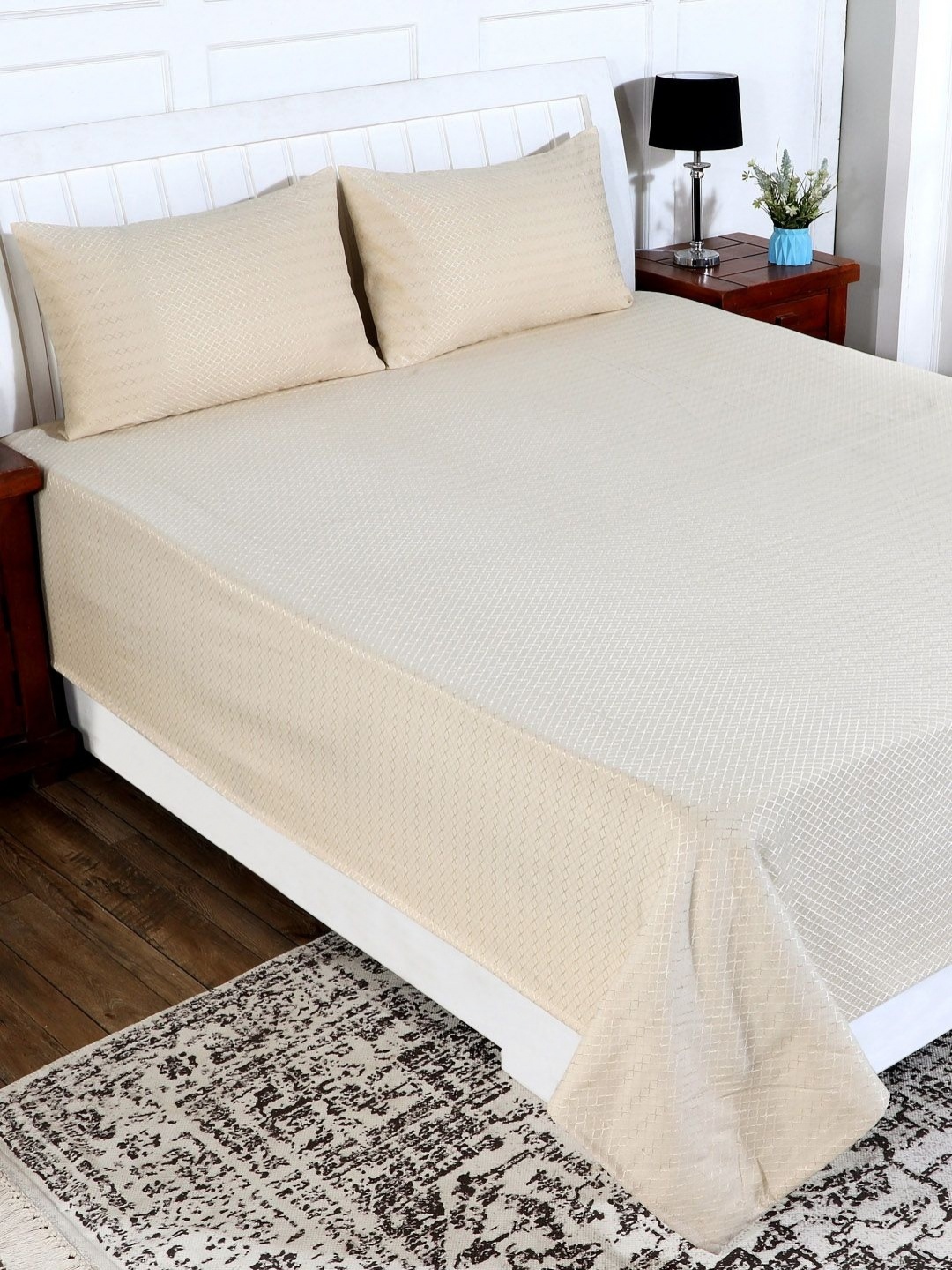 

Soumya Cream Coloured Checked Cotton Double King Bed Cover Set