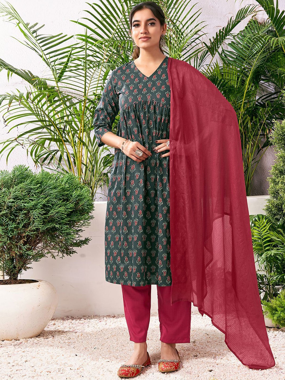 

SKYLEE Floral Printed Pure Cotton Straight Kurta With Trouser & Dupatta, Maroon