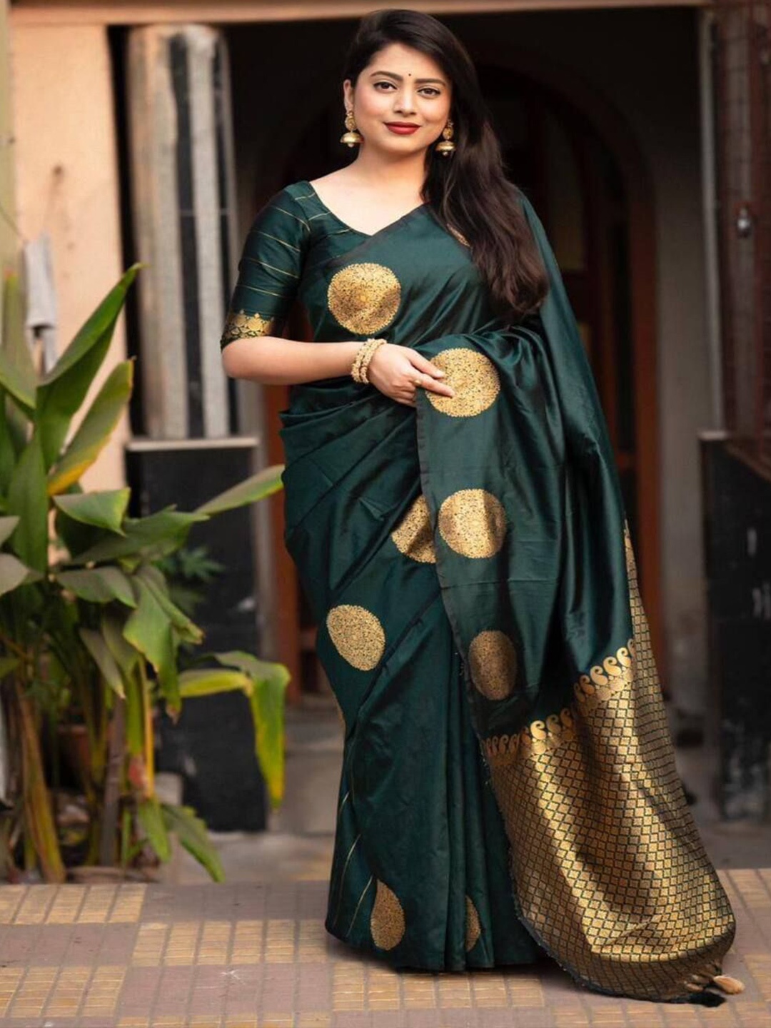 

Sanwariya Silk Ethnic Motifs Zari Chanderi Saree, Green
