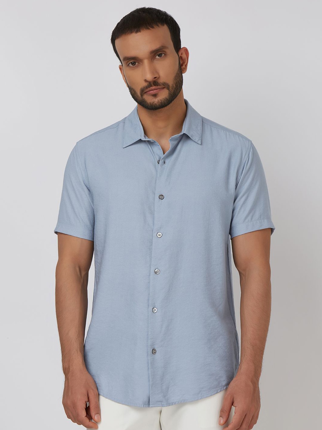 

Mufti Men Spread Collar Solid Slim Fit Casual Shirt, Blue