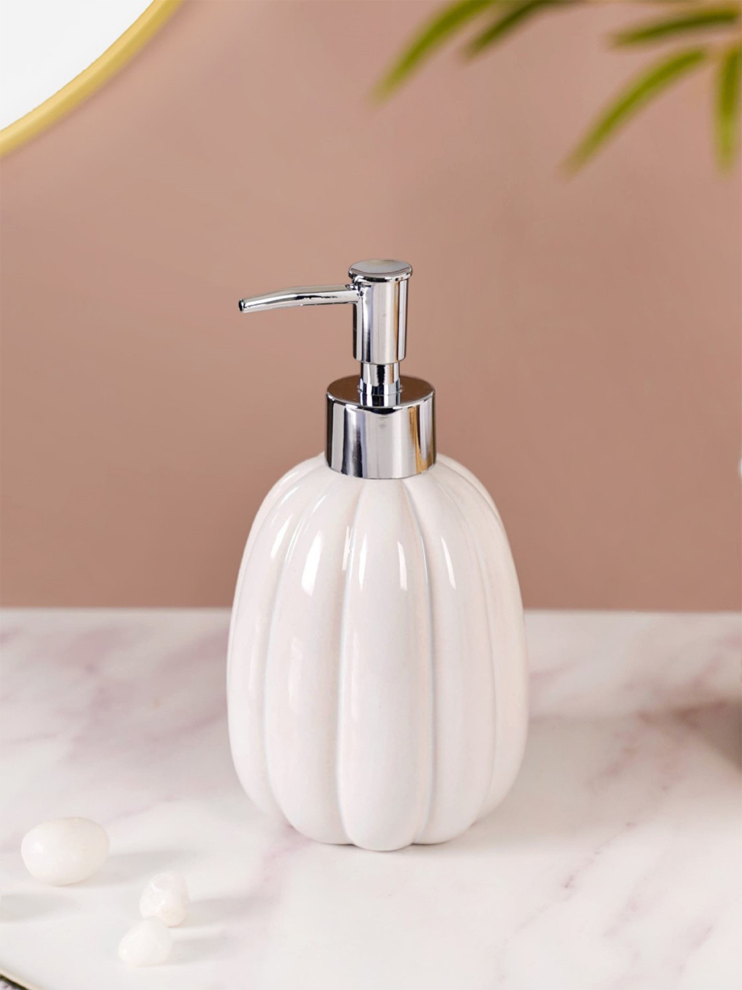 

Nestasia White & Silver-Toned Textured Ceramic Soap Dispenser 400 ml