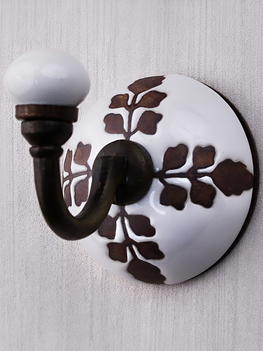 

Indianshelf White & Brown 4 Pieces Textured Wall Hooks