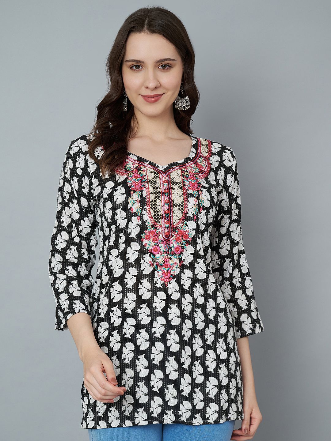 

Trend Level Floral Embroidered Thread Work Thread Work Kurti, Black