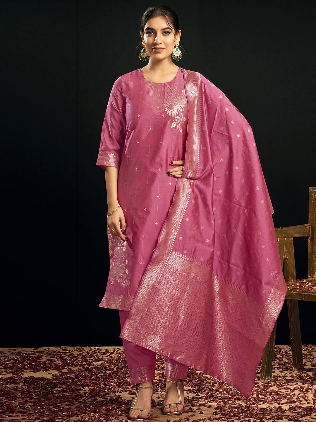 

SKYLEE Ethnic Floral Woven Design Straight Kurta With Trousers & With Dupatta, Gold